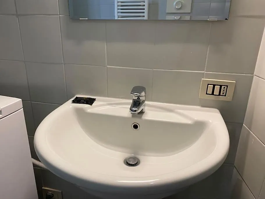 • Cozy House • 10 Min Rho Fiera Apartment Milan