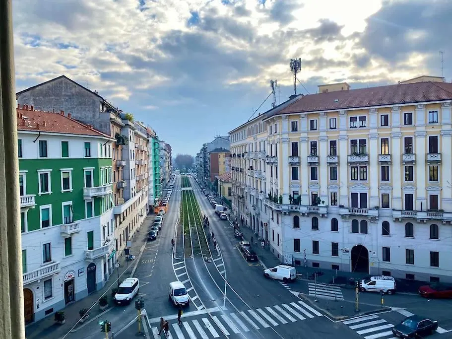 • Cozy House • 10 Min Rho Fiera Apartment Milan